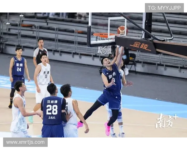 新疆广汇男篮鏖战劲敌全力冲击新赛季揭幕战胜利时刻